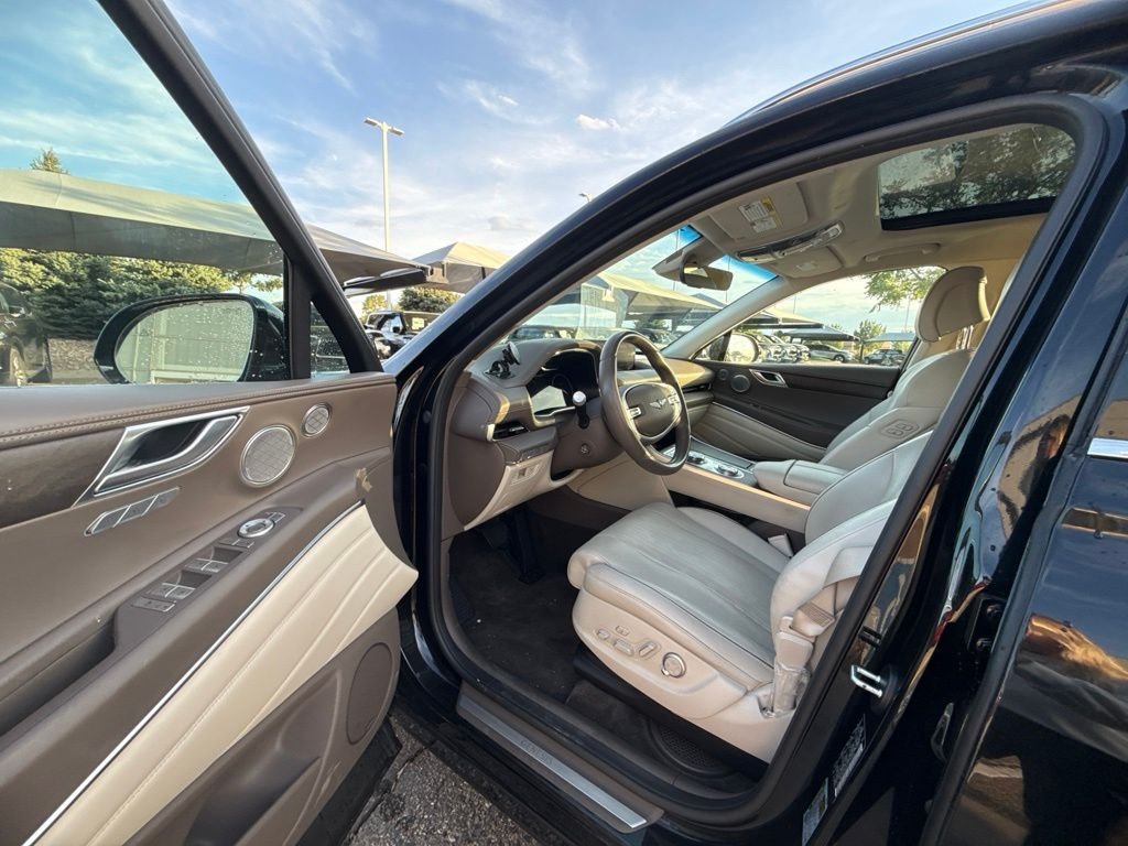 Used 2023 Black Genesis 2.5T image 6