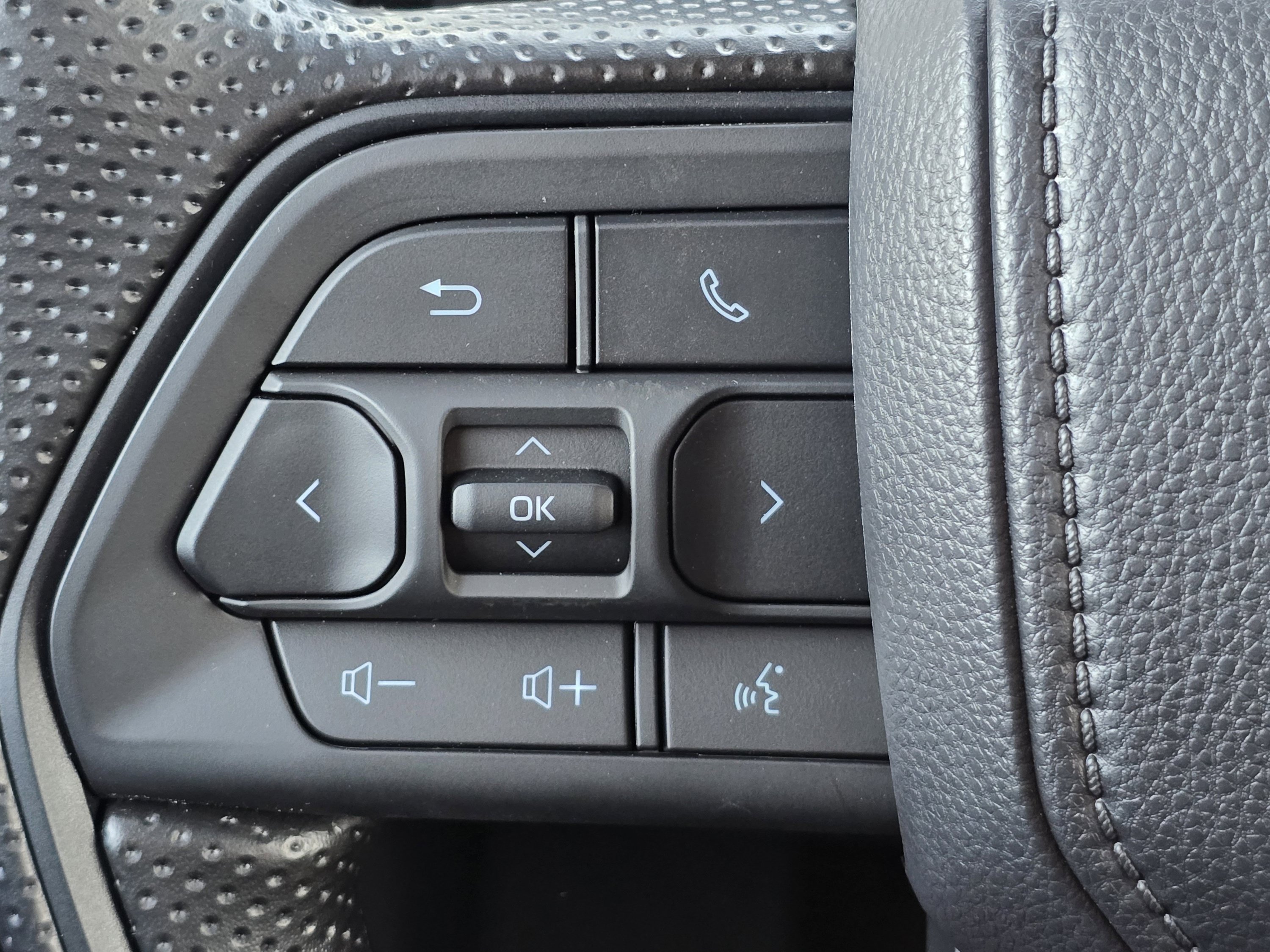 2026 Toyota Tacoma SR5 - Photo 13