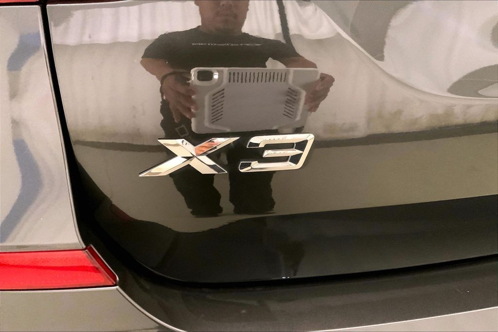 Used 2019 Dark Graphite Metallic BMW  image 7