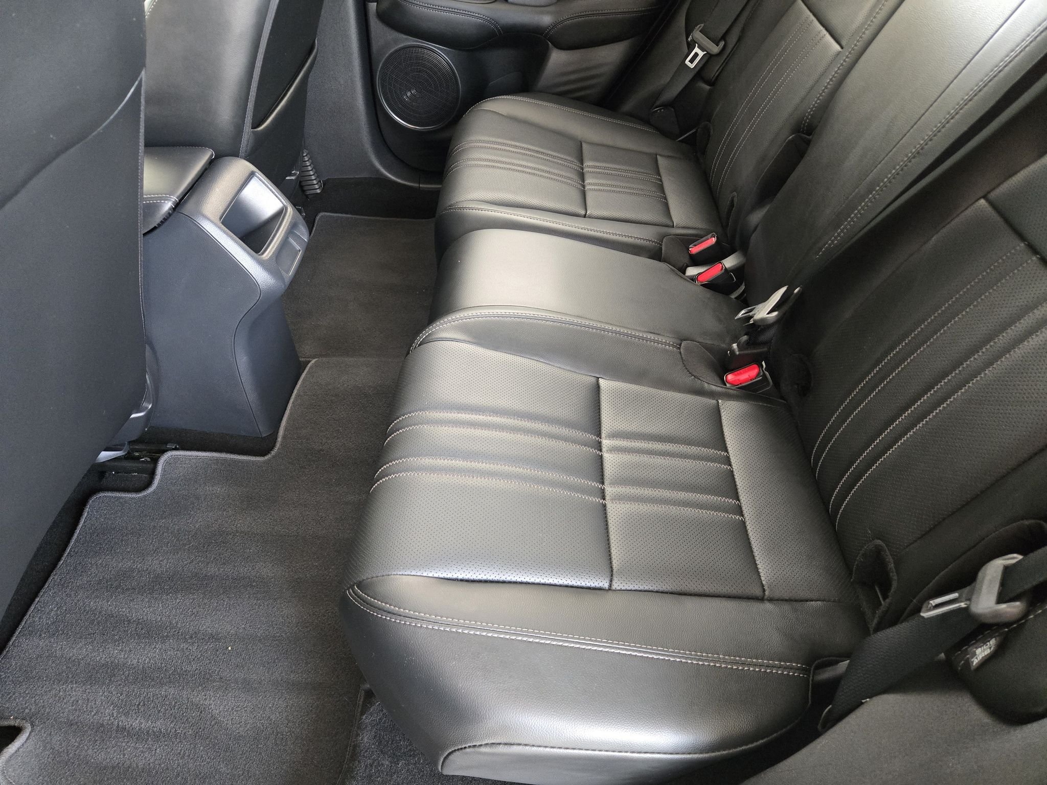Used 2025  Honda EX-L image 32