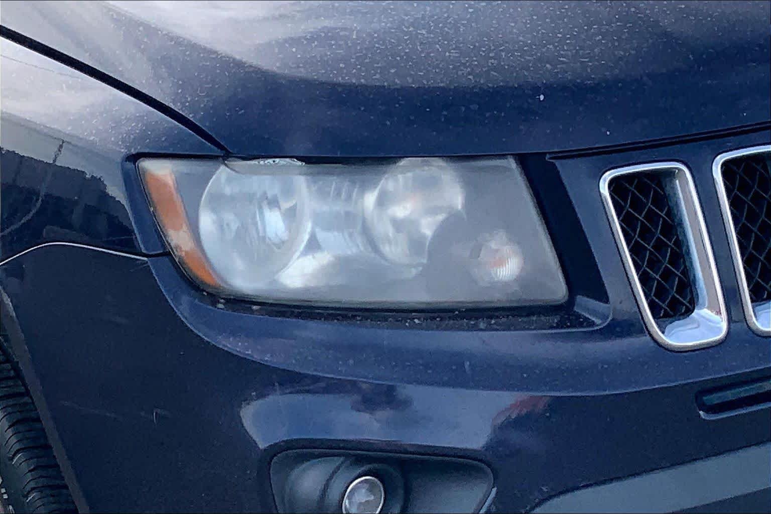 Used 2014 True Blue Pearlcoat Jeep Sport image 28
