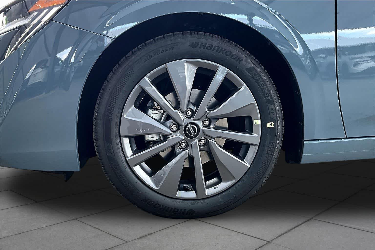 New 2026 Atlantic Gray Metallic Nissan SL image 9