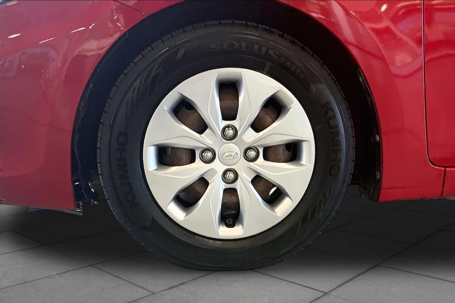 Used 2016 Boston Red Metallic Hyundai SE image 11