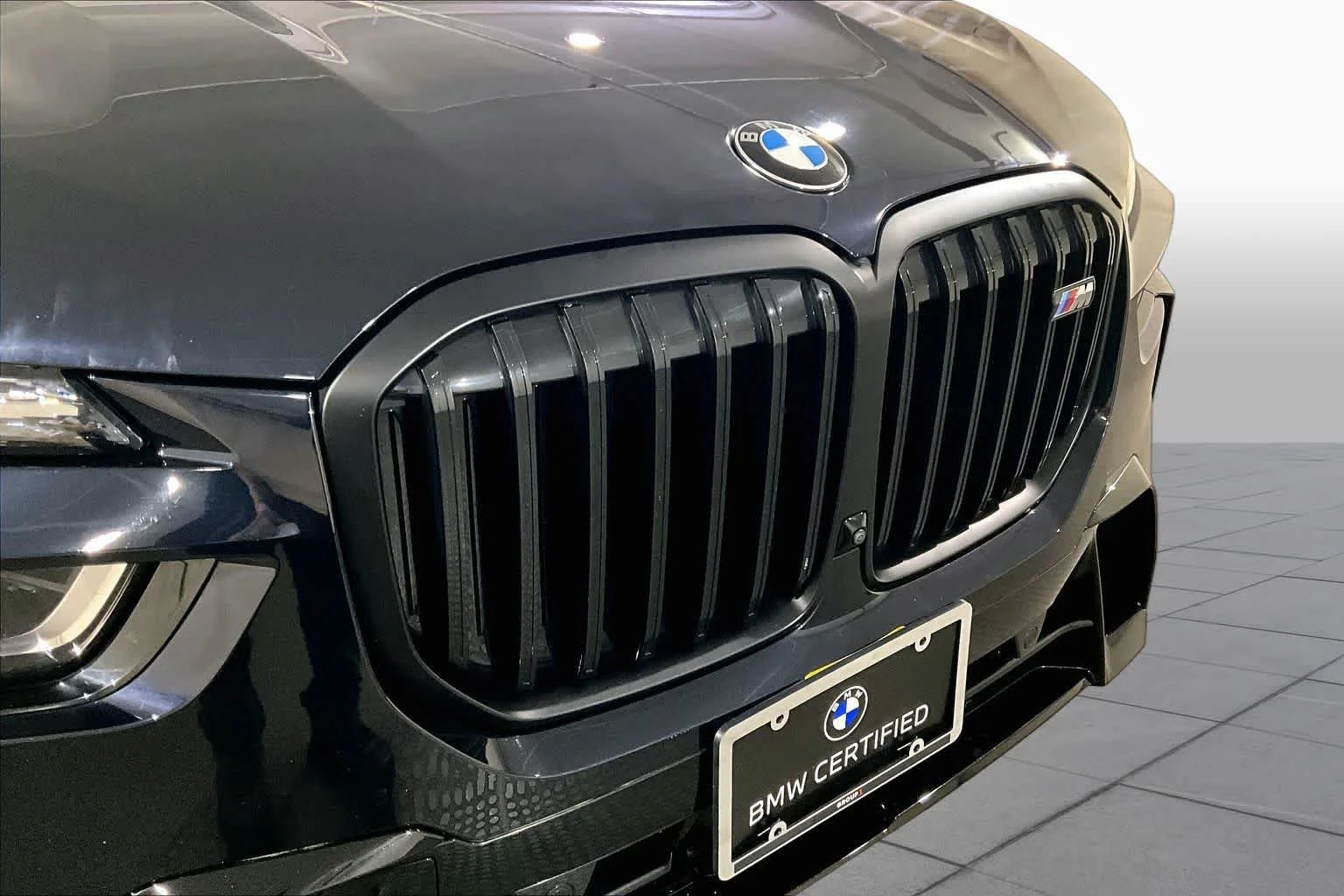 Certified Used 2025  BMW M60i image 31