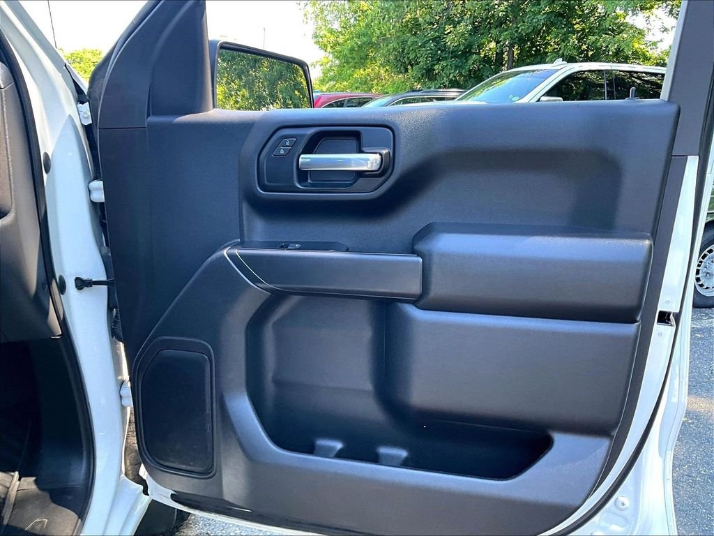 Used 2023 White Chevrolet Custom image 12