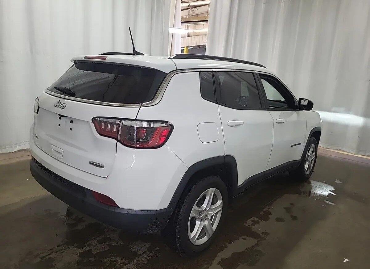 Used 2023 Bright White Clearcoat Jeep Latitude image 4