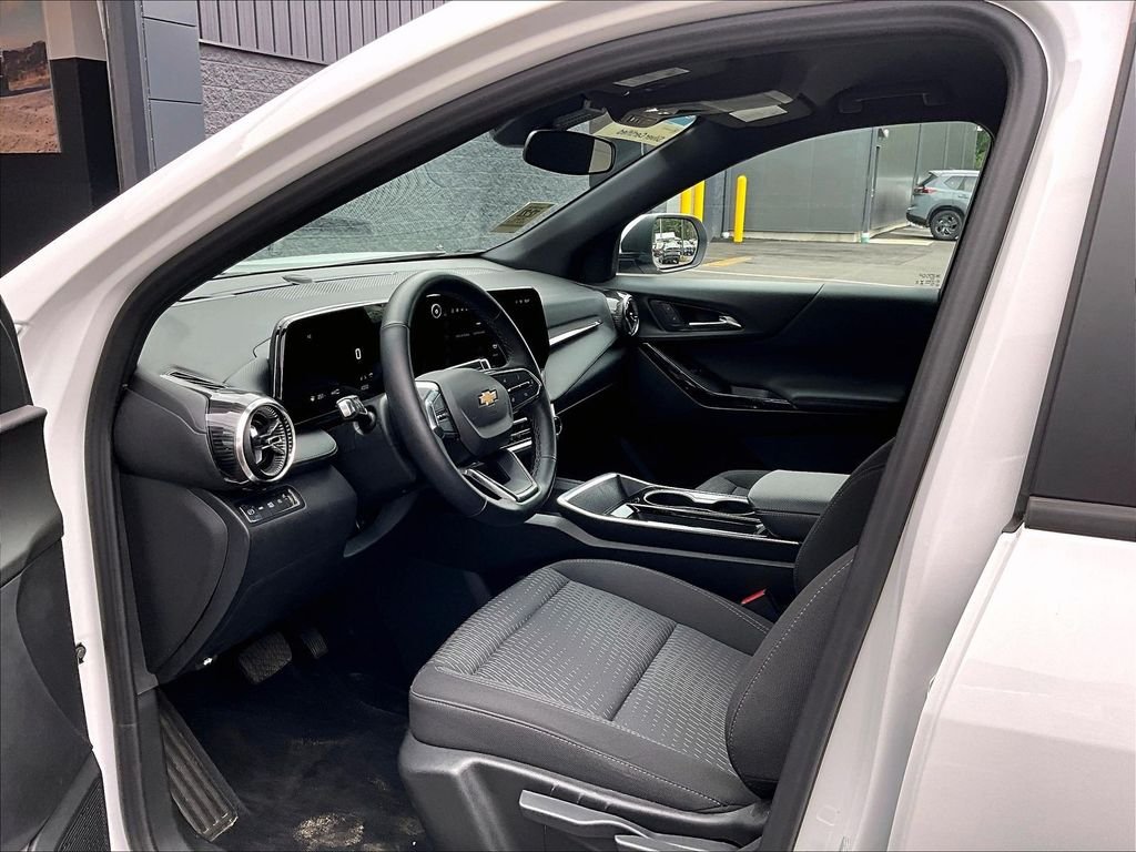 Used 2025 White Chevrolet LT image 7