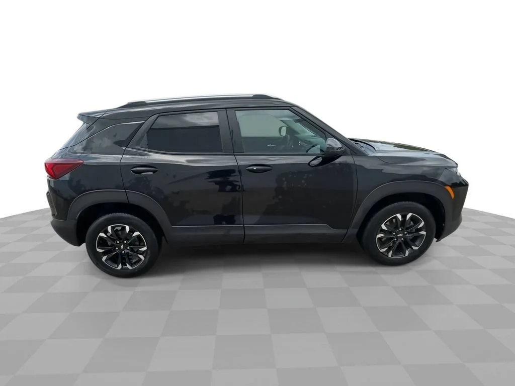 Used 2023 MOSAIC BLACK METALLIC Chevrolet LT image 9