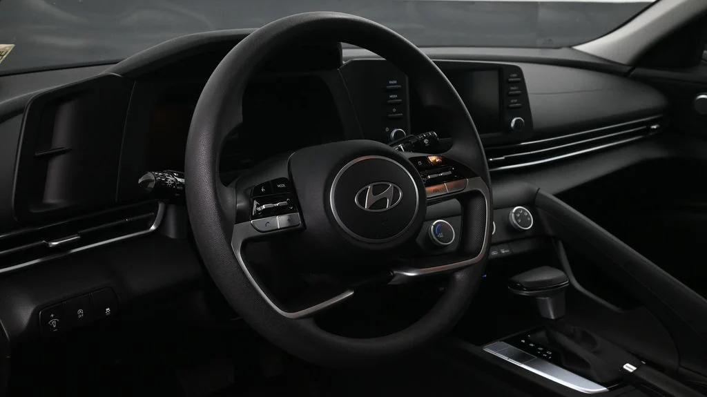Certified Used 2025 Black Hyundai SE image 9