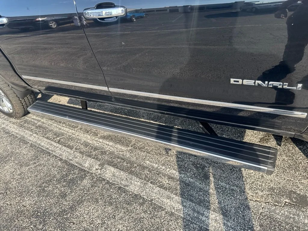 Used 2017 Black GMC Denali image 41