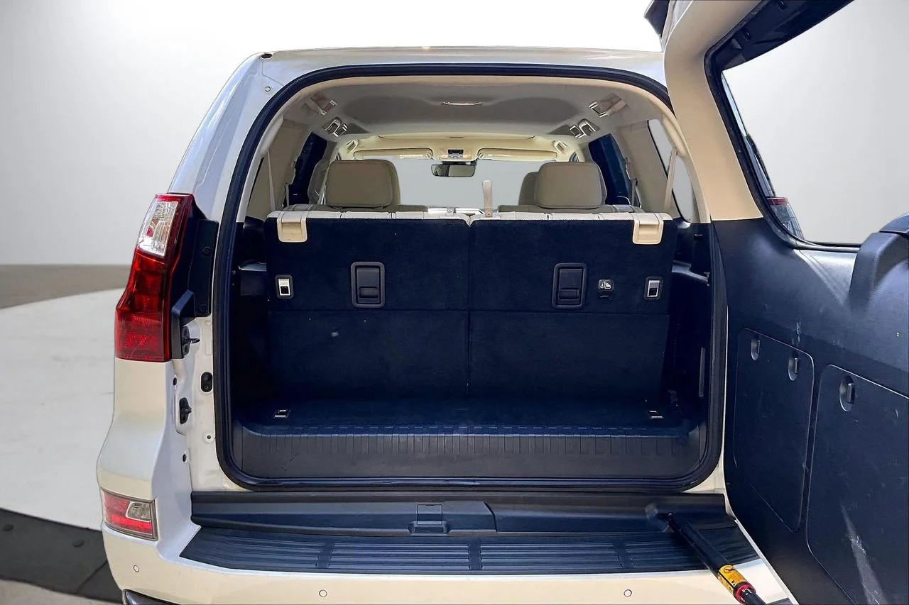 Used 2020  Lexus 460 image 27