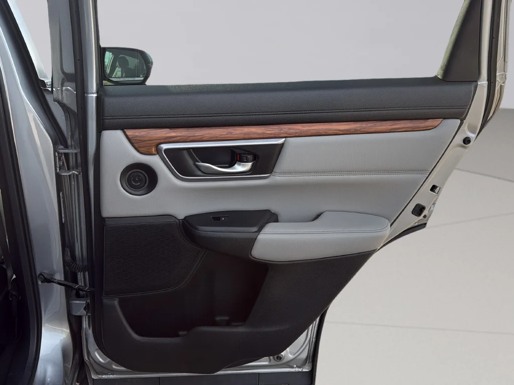Used 2017 Silver Honda Touring image 28