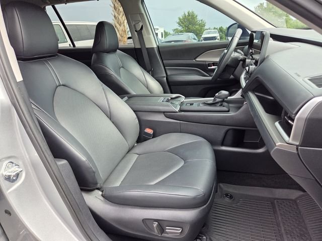 Used 2024 Silver Toyota XLE image 18