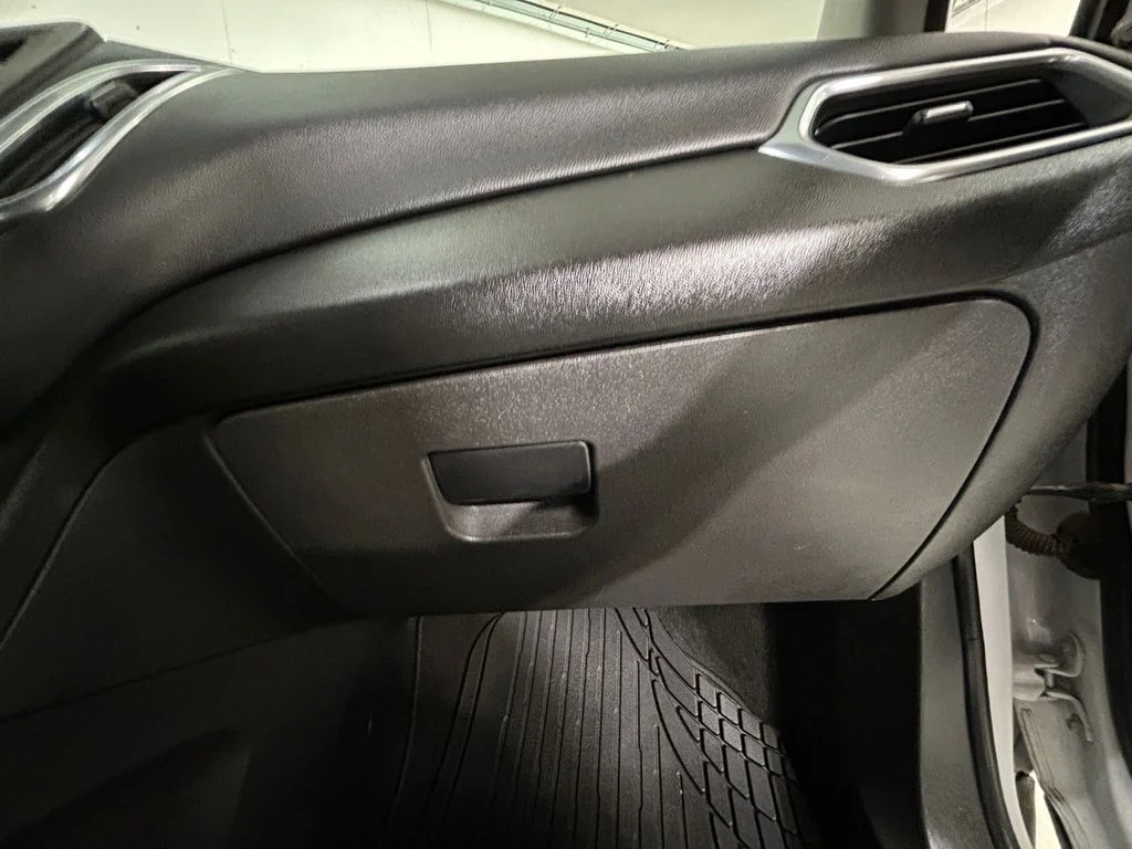 Used 2022 White Chevrolet LT image 24