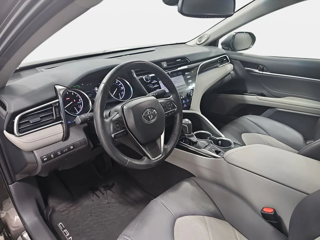Used 2018 Brown Toyota XLE image 18