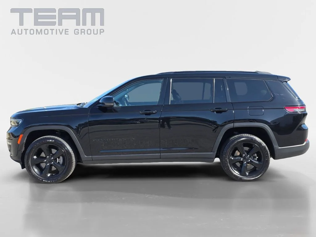 Used 2022 Black Jeep Limited image 4