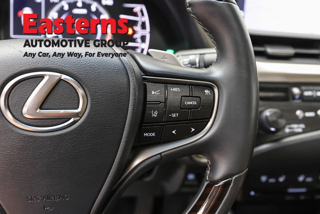Used 2020 Black Lexus 350 Luxury image 16