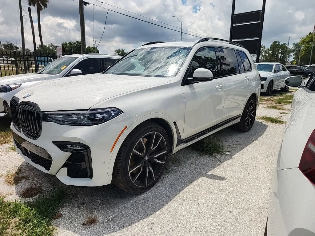 2022 BMW X7 xDrive40i's photo