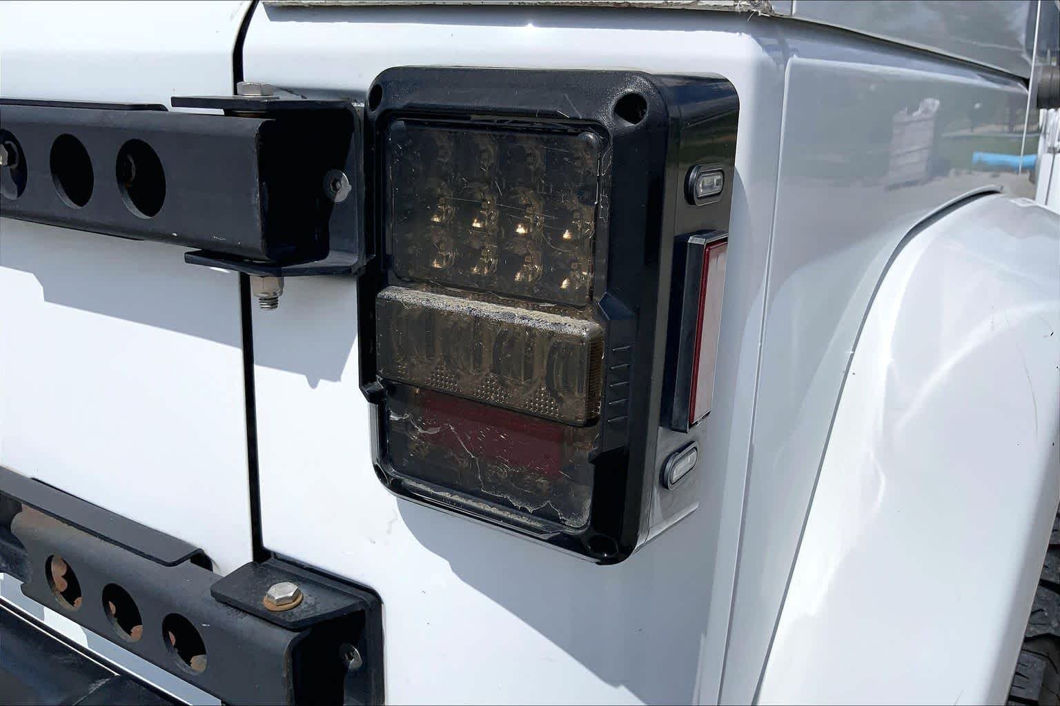 Used 2014 Bright White Clearcoat Jeep Rubicon X image 29