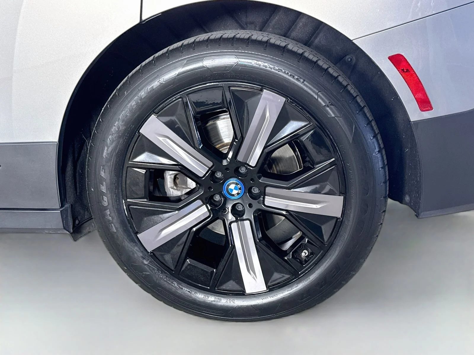 Certified Used 2024 Oxide Gray Metallic BMW xDrive50 image 32