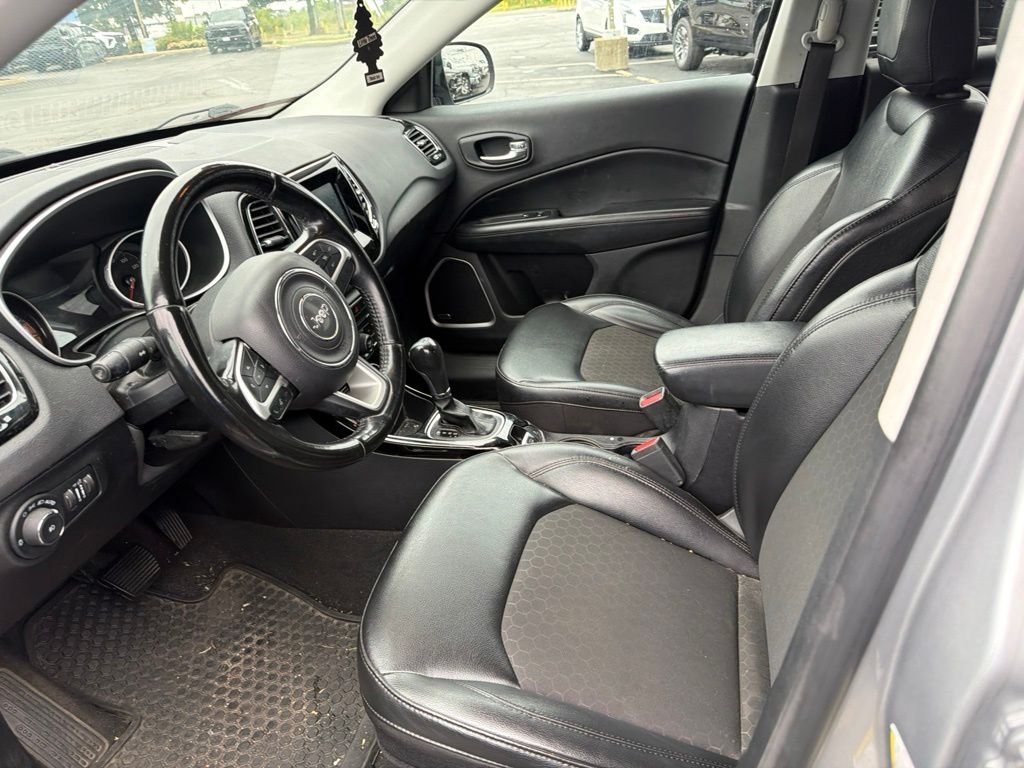 Used 2021 Silver Jeep Latitude image 6