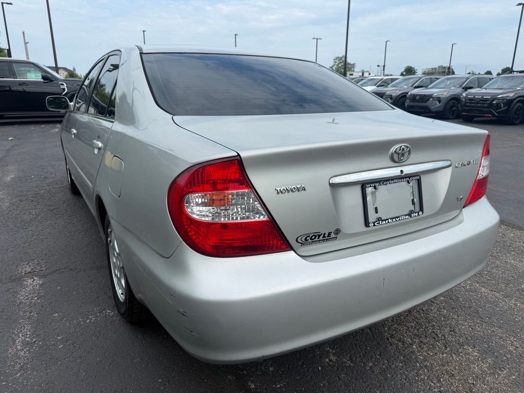 Used 2003 Silver Toyota LE image 4