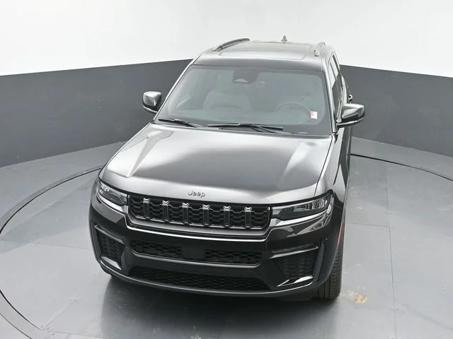 New 2026 Diamond Black Crystal Pearlcoat Jeep Limited image 31