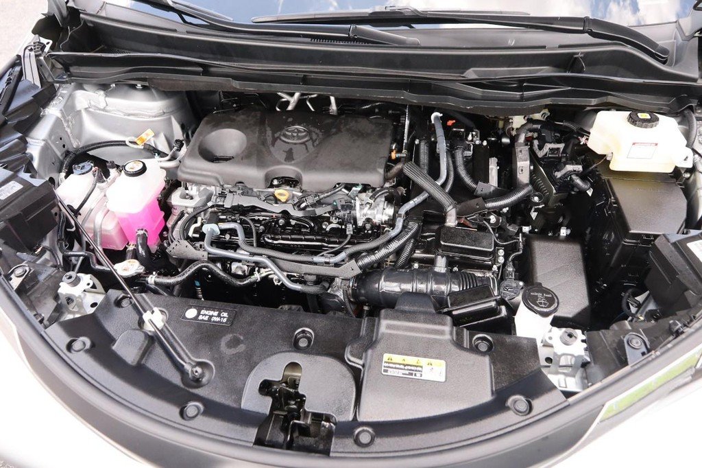 Certified Used 2025 Celestial Silver Metallic Toyota XLE FWD 8-Passenger (Natl) image 29