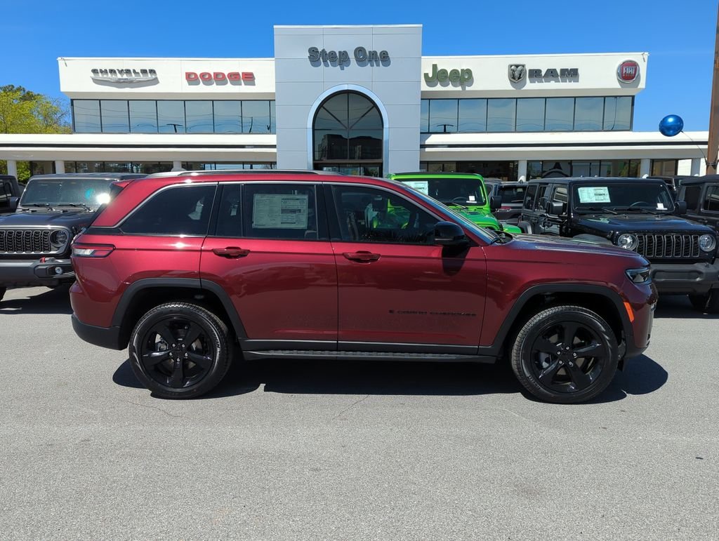 New 2026 Velvet Red Pearl-Coat Exterior Paint Jeep Limited image 4