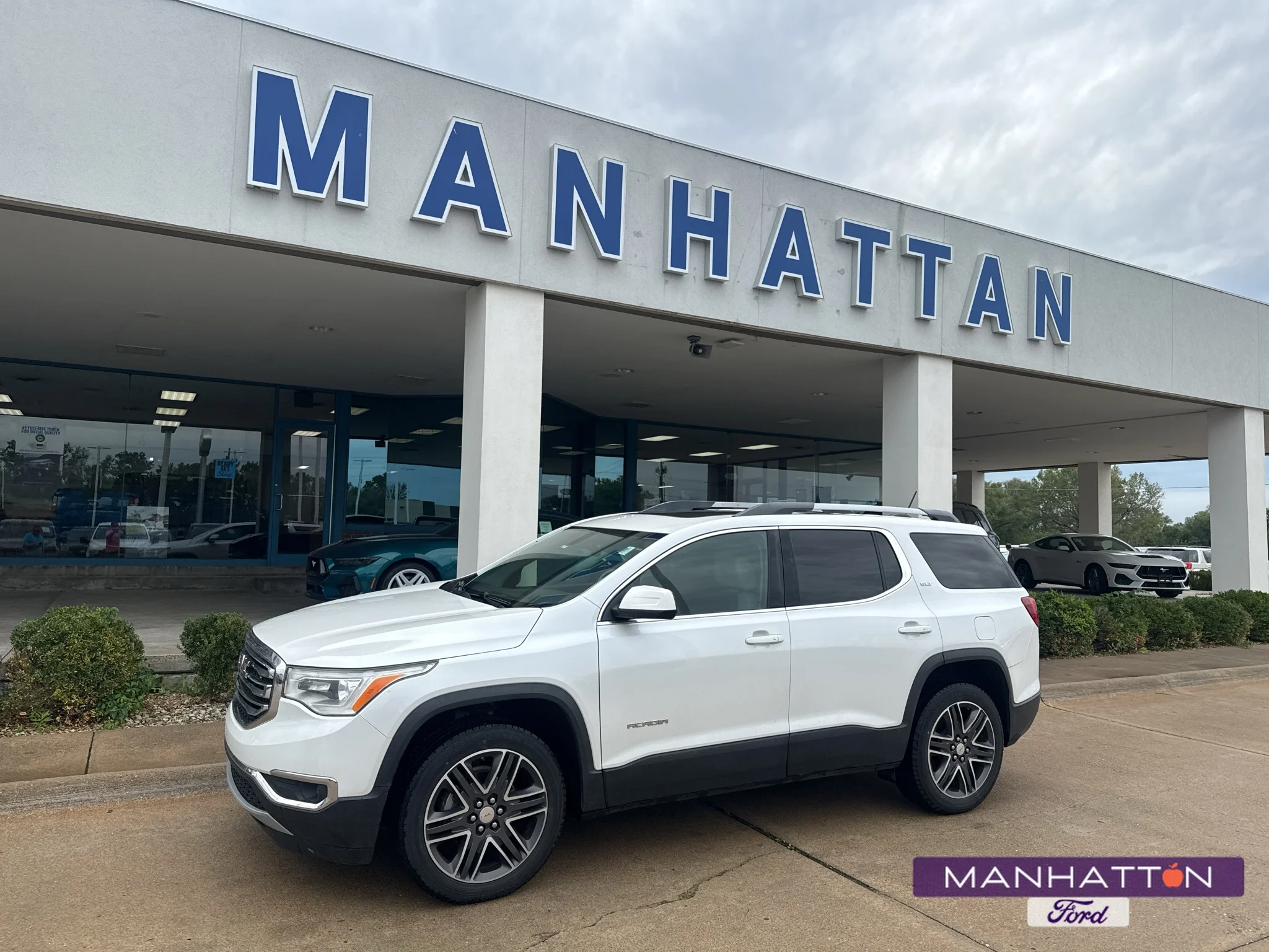 Used 2019 White Frost Tri-Coat GMC SLT image 1