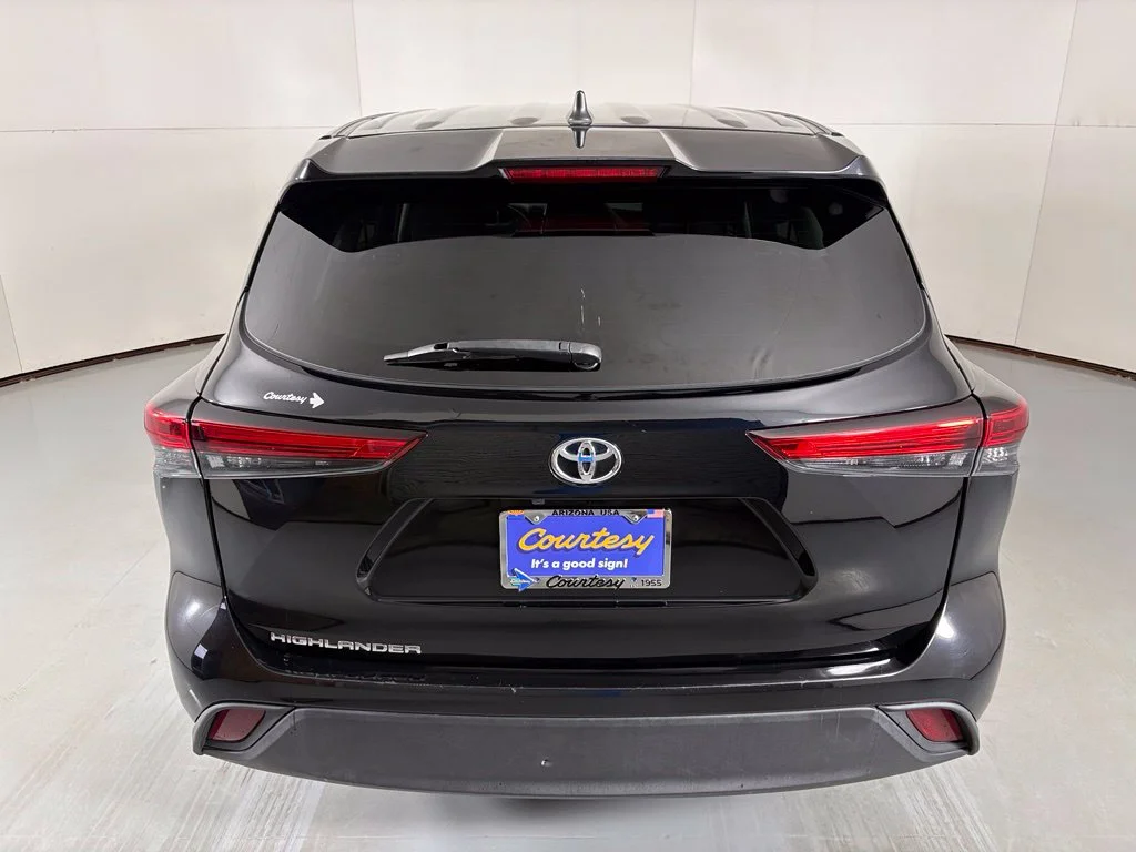 Used 2023 Black Toyota L image 7