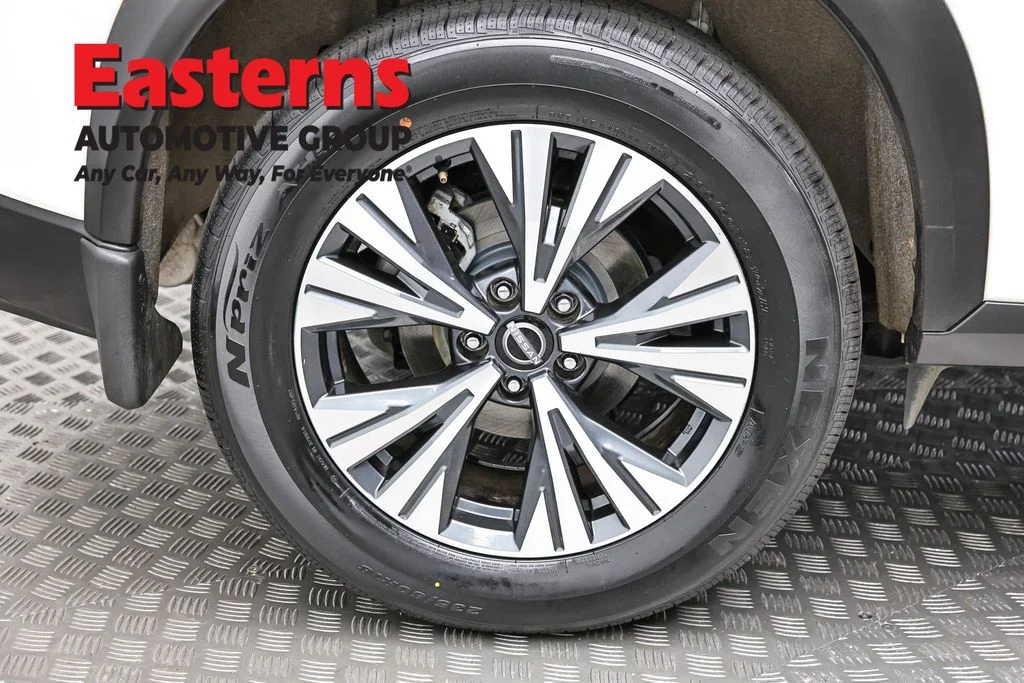 Used 2023 White Nissan SV image 29