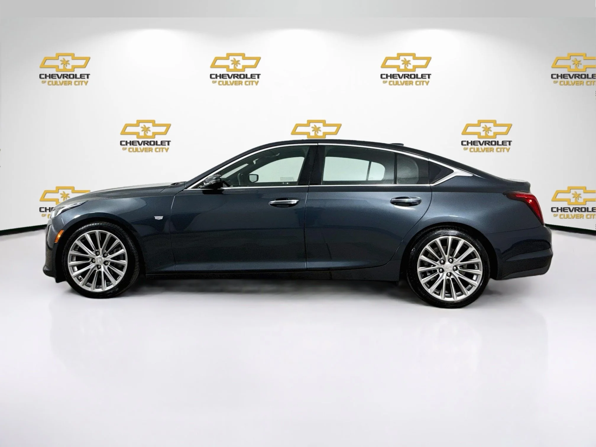 Used 2020 SHADOW METALLIC Cadillac Premium Luxury image 5