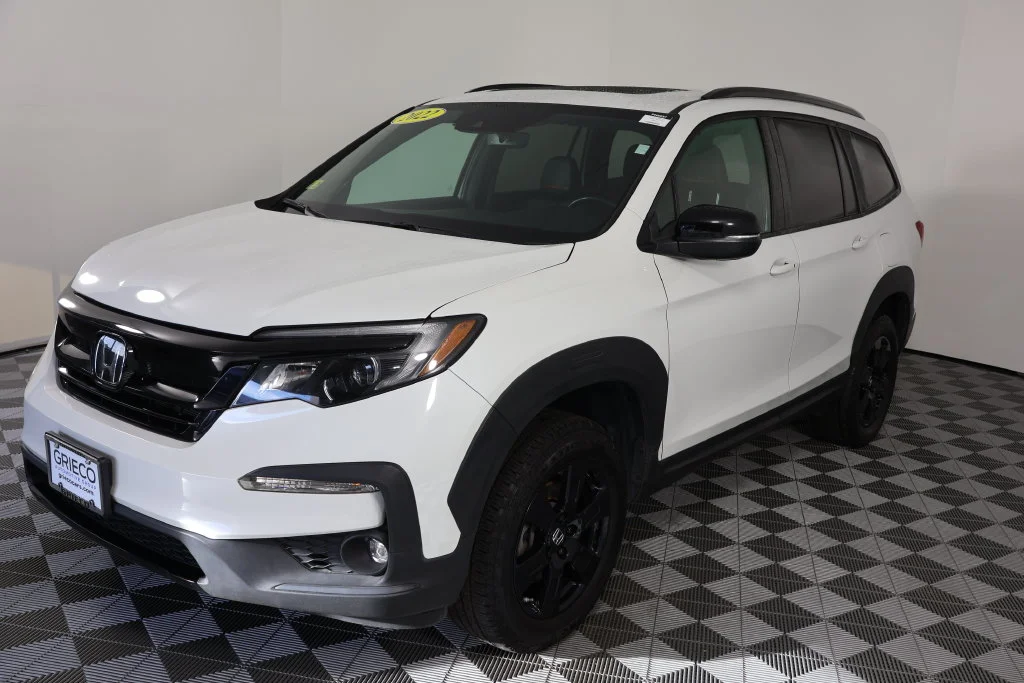 Used 2022 Platinum White Pearl Honda TrailSport image 4
