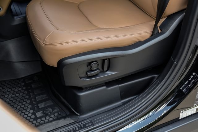 New 2026 Santorini Black Land Rover X-Dynamic SE image 46