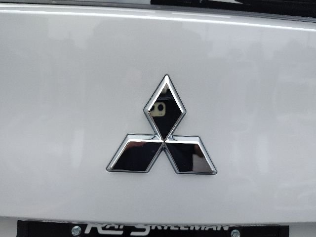 New 2026 White Mitsubishi SE image 39