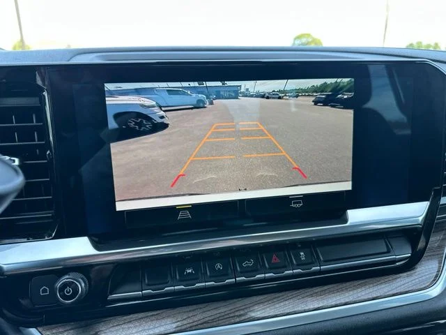 Used 2022 White Chevrolet LT image 27