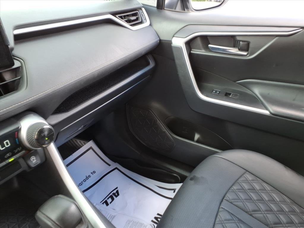 Used 2022  Toyota XLE image 22