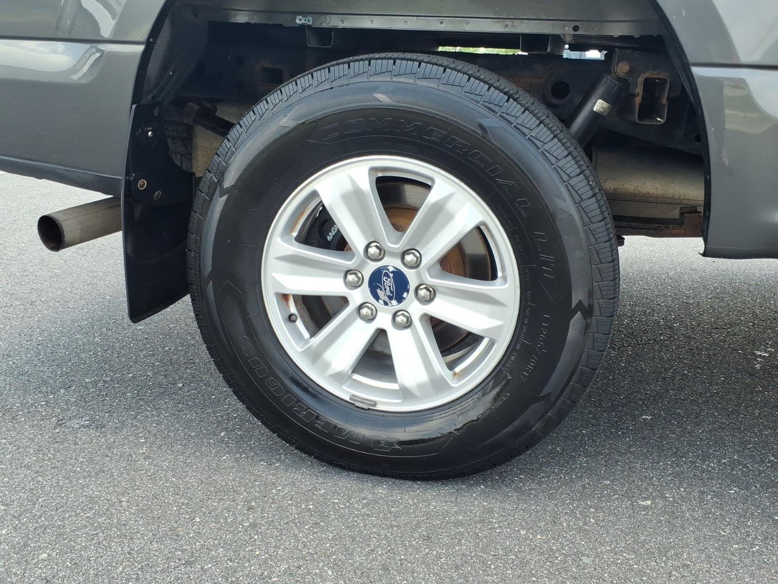 Used 2015 Magnetic Metallic Ford XLT image 10