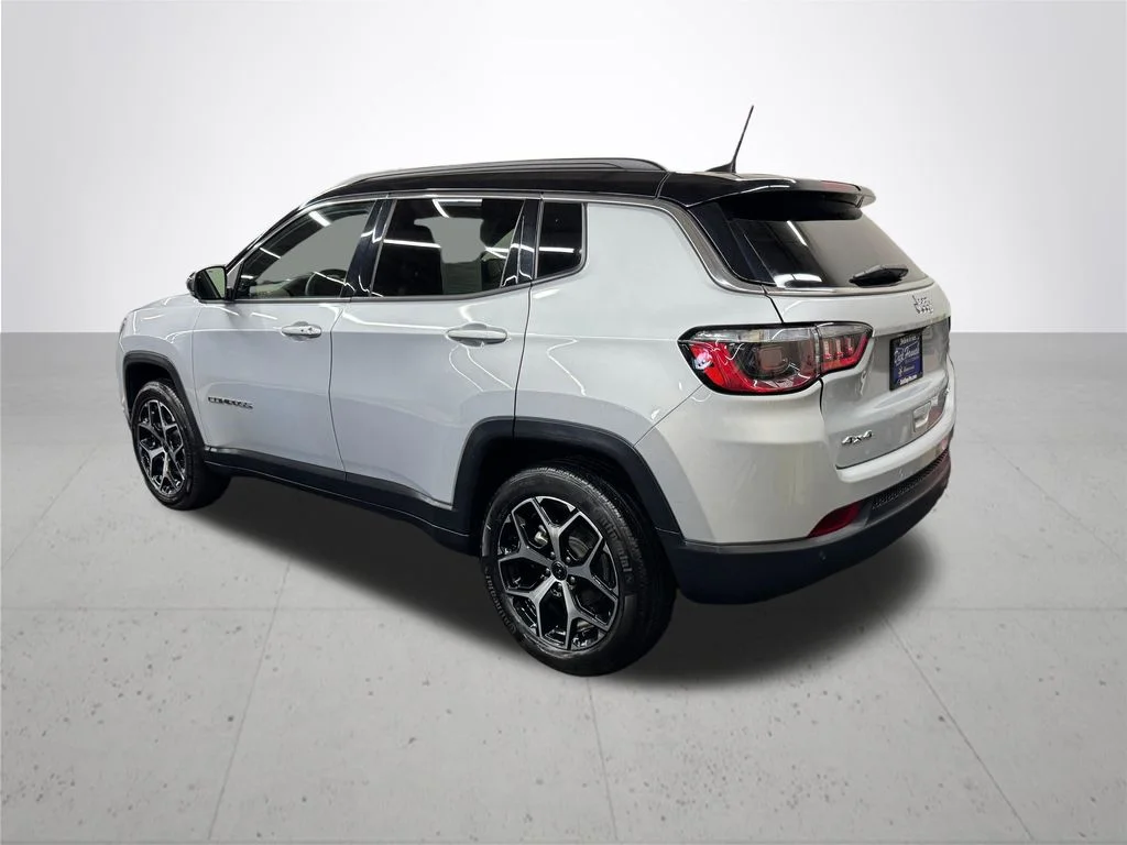 Used 2025 Silver Jeep Limited image 4