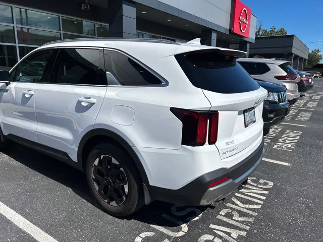Used 2025 White Kia S image 5