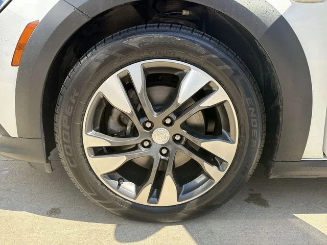 Used 2019 White Buick Essence image 12