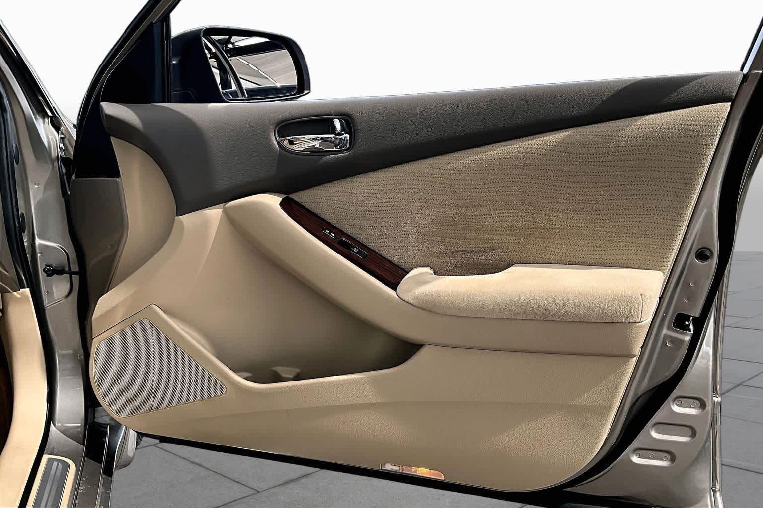 Used 2012 Saharan Stone Metallic Nissan 2.5 S image 22
