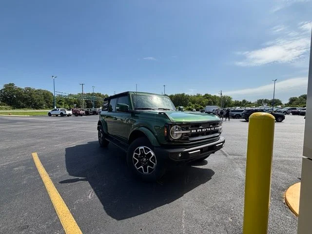 Used 2024 Green Metallic Ford Outer Banks image 5