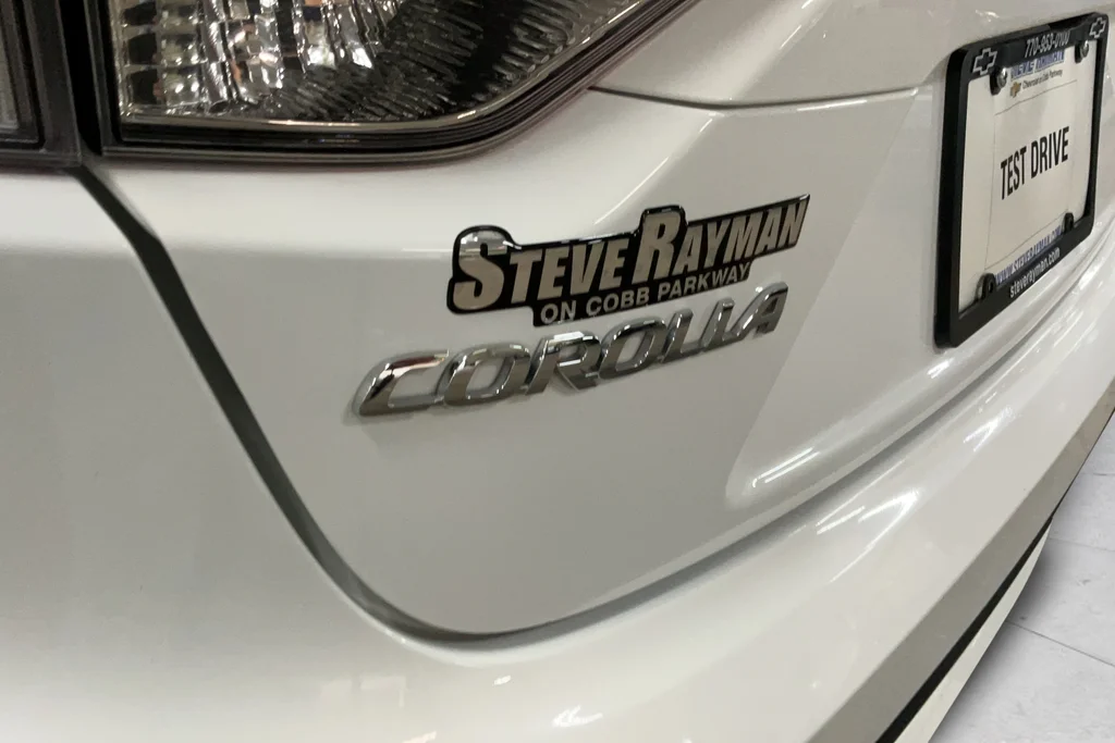 Used 2021 White Toyota LE image 28