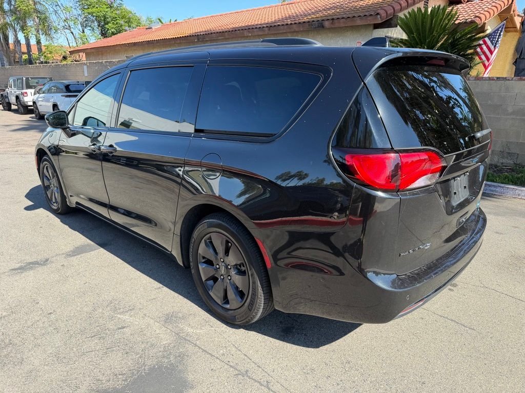 Used 2019 Black Chrysler Limited image 11