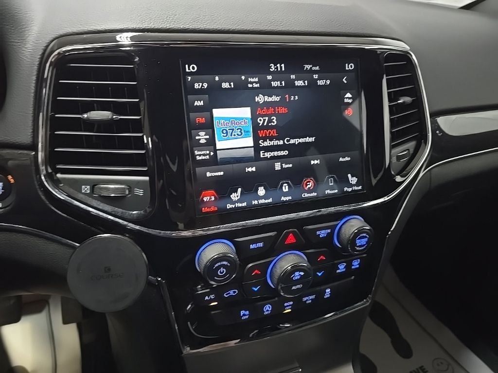 Used 2021 Red Line Jeep Trailhawk image 26