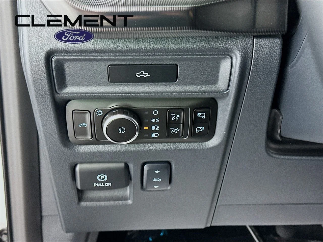 New 2026 Star White Metallic Tri-Coat Ford Platinum® image 13
