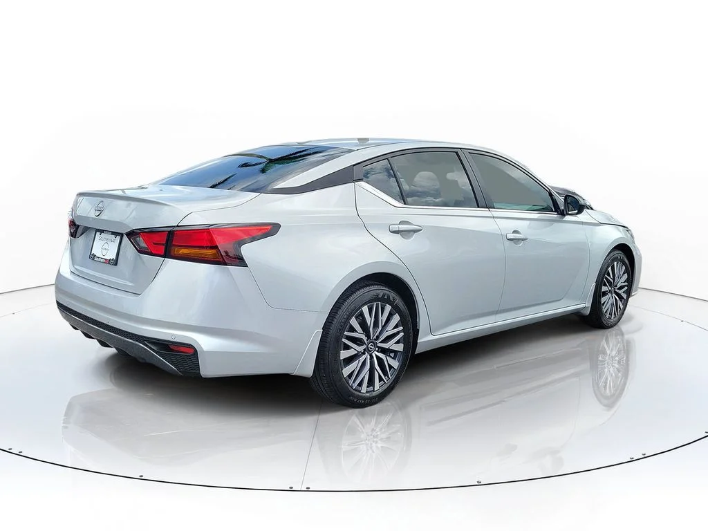 New 2026 Silver Nissan 2.5 SV image 7
