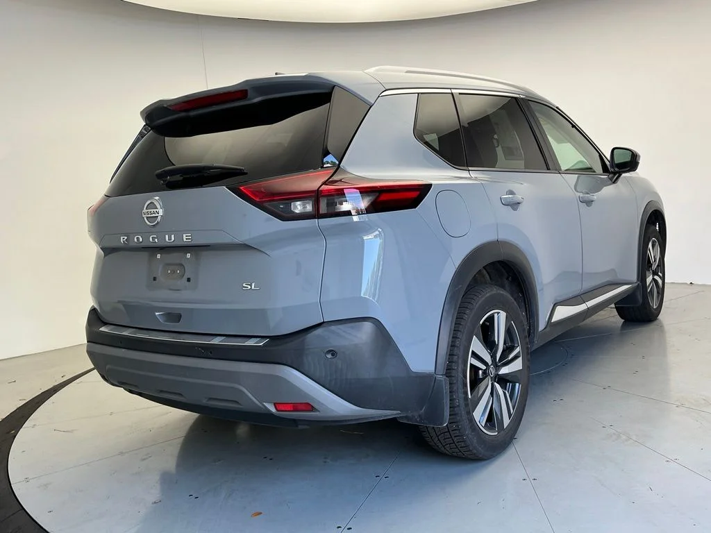 Used 2021 Gray Nissan SL image 3